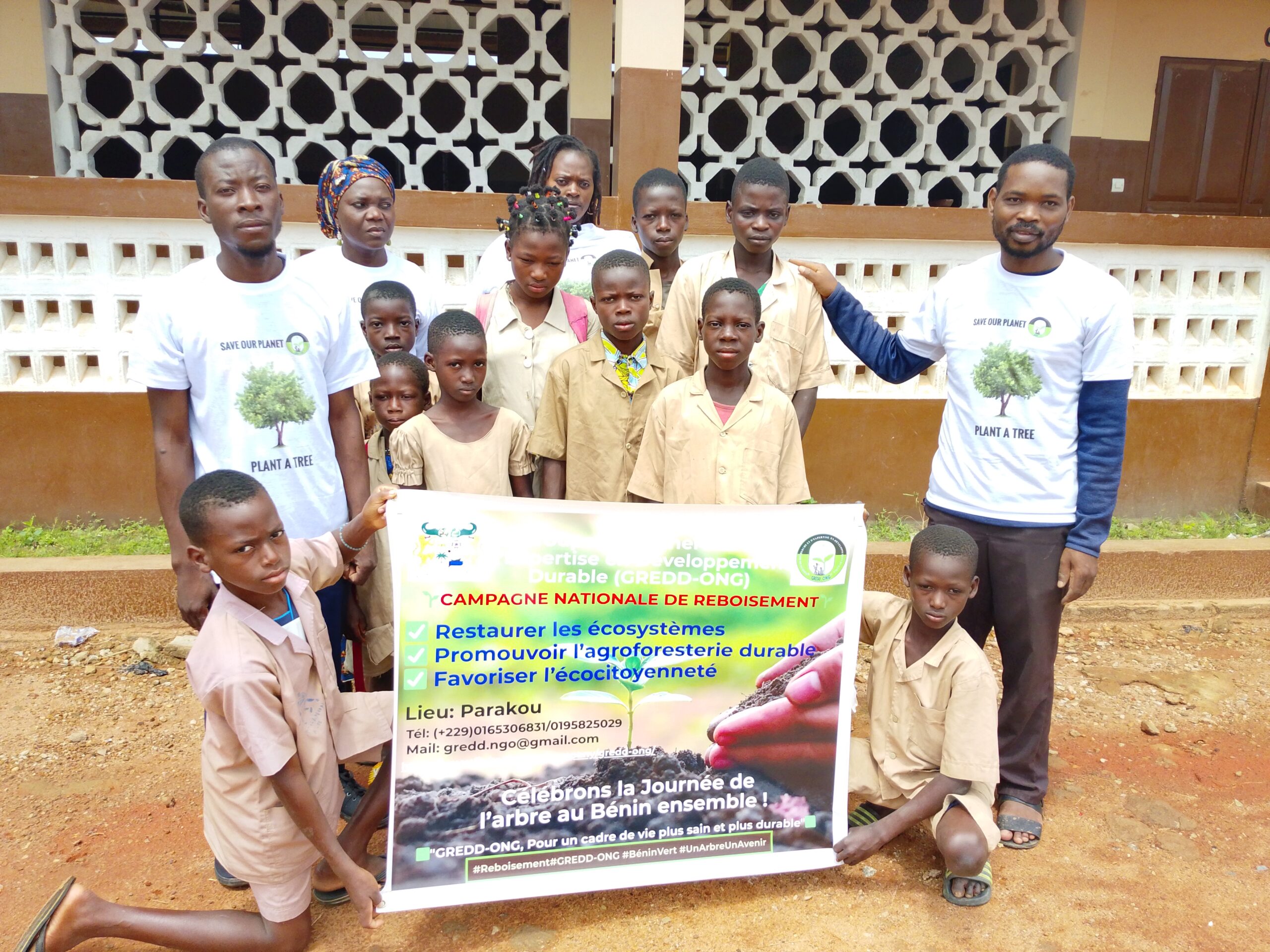 campagne de reboisement à l’École Primaire Publique Gah-Non