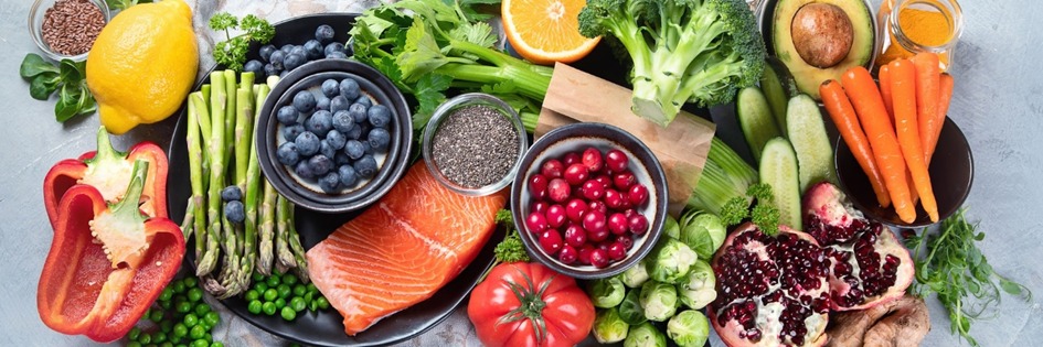 Manger végétal, vrai et varié et consommer plus de produits issus d’une agriculture régénérant le vivant. Ces quatre objectifs permettent de concilier une alimentation bénéfique pour notre santé comme pour celle des écosystèmes.